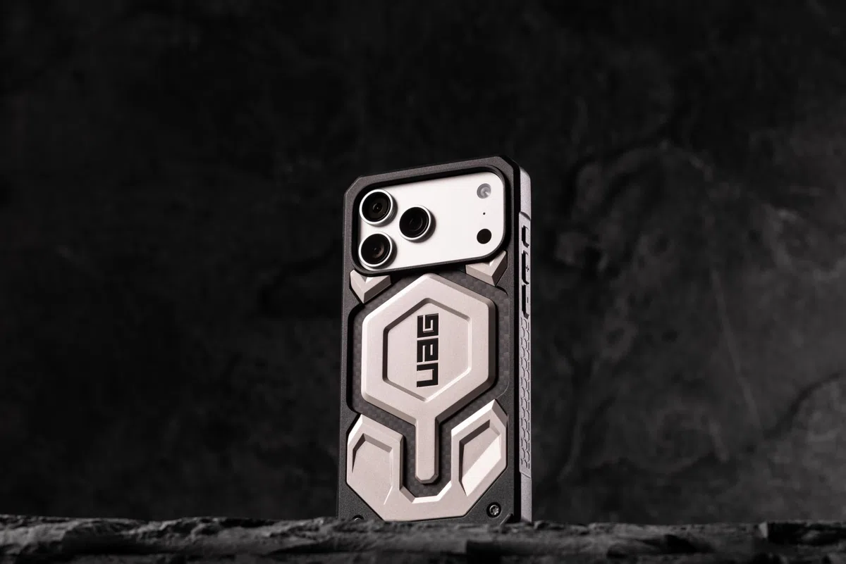 Urban Armor Gear Monarch Pro Case Compatible con Apple iPhone 17 Pro Funda (Carga inalámbrica/magnética, protección de 5 Capas) Titanio