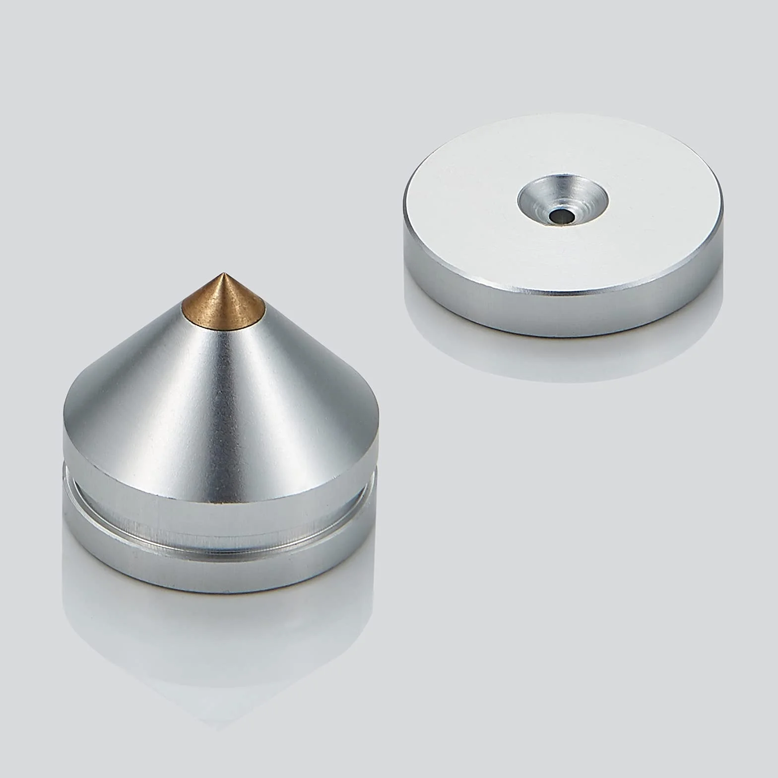 Puntas de desacoplo para Altavoces, Soportes de Altavoz para CD Audio Subwoofer, 8 Piezas Spikes de desacople HiFi con 16x Almohadillas Adhesivas, Plata