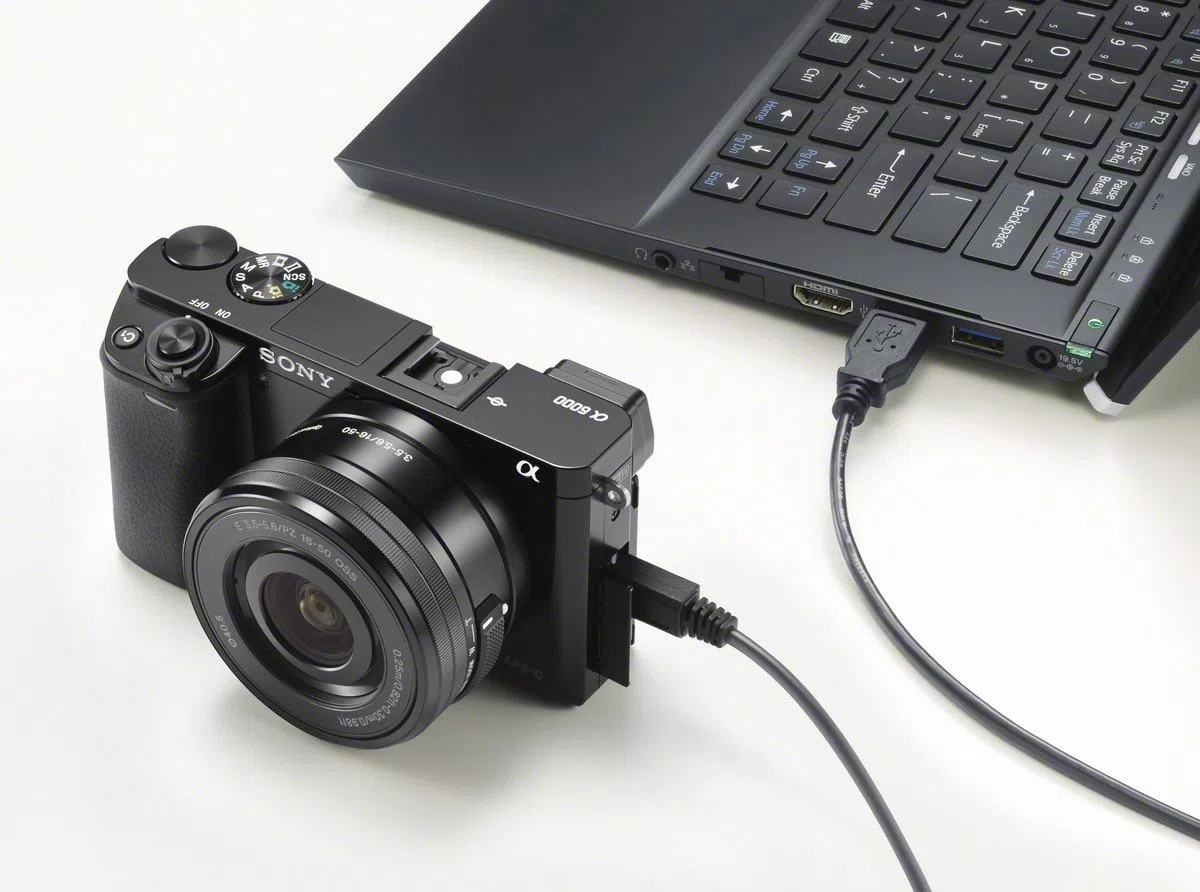 Sony A6000 - Cámara EVIL de 24 MP (pantalla de 3", estabilizador óptico, vídeo Full HD, WiFi, Sony Minolta), negro - Kit cuerpo con objetivo 16 - 50 mm con estabilizador de imagen