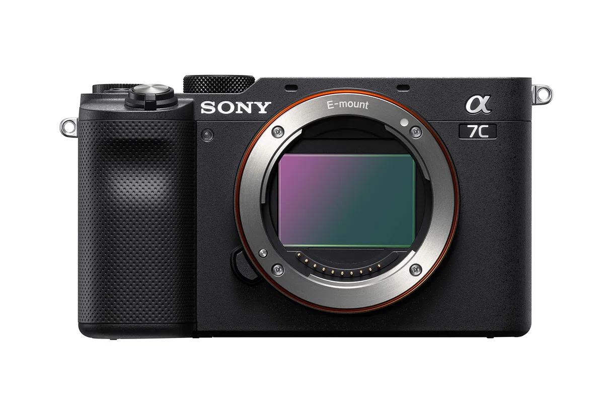 Sony Alpha 7 C - Cámara evil de fotograma completo (compacta y ligera, enfoque automático a tiempo real, 24.2 megapíxeles, sistema de estabilización de 5 ejes, batería de gran capacidad) negro