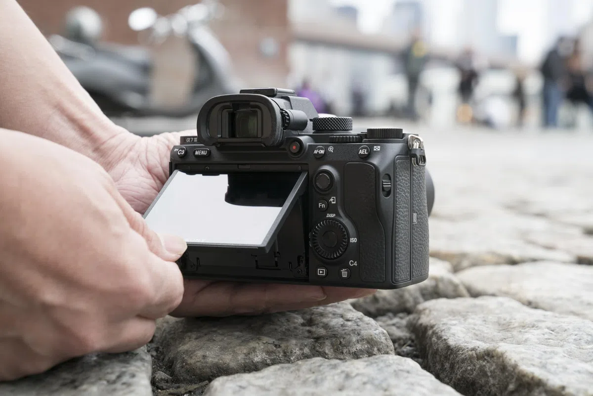 SONY A7III (A7M3) CUERPO ( EN CAJA DE KIT) -CÁMARA SIN ESPEJO FULL FRAME ILCE7M3B A7III