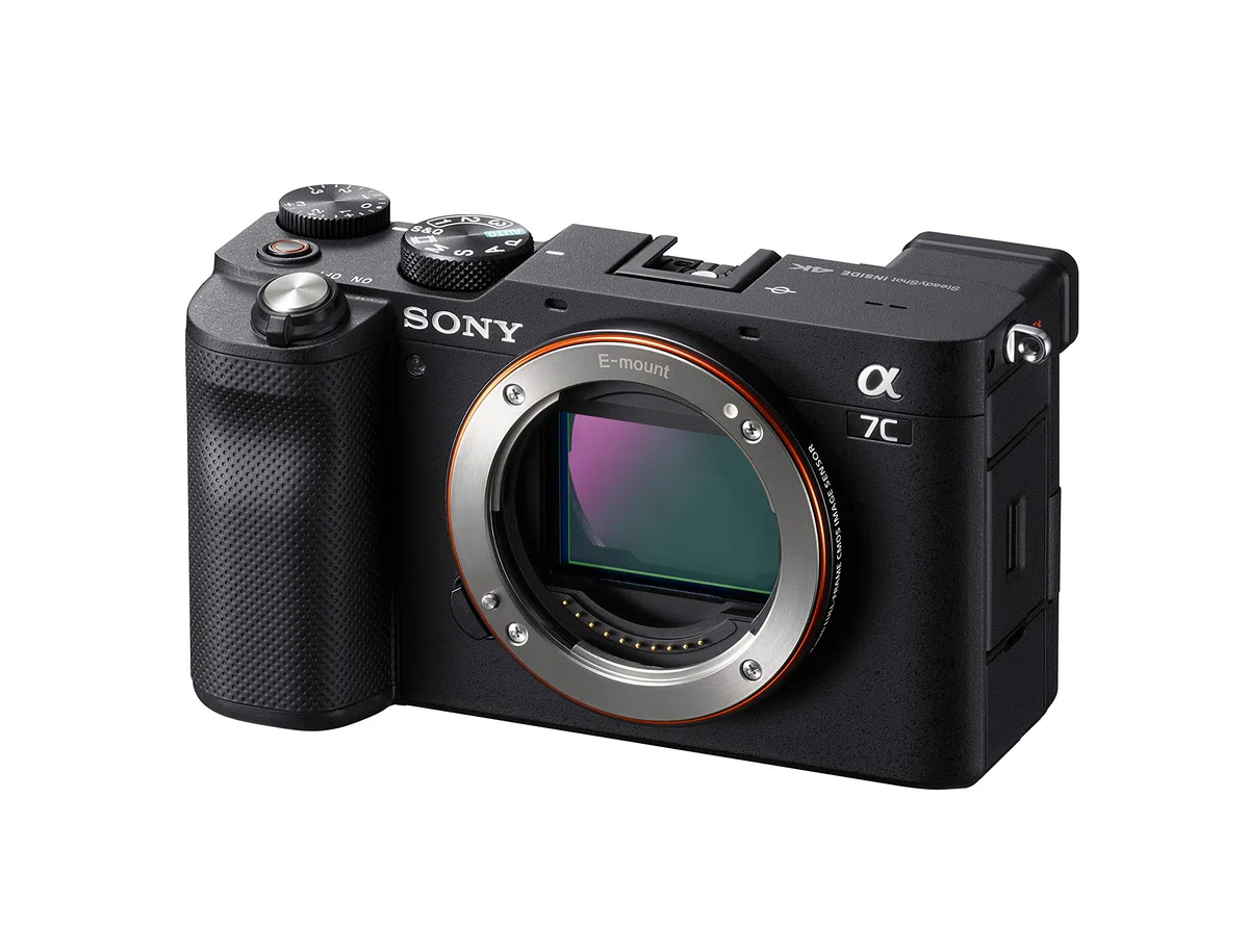 Sony Alpha 7 C - Cámara evil de fotograma completo (compacta y ligera, enfoque automático a tiempo real, 24.2 megapíxeles, sistema de estabilización de 5 ejes, batería de gran capacidad) negro