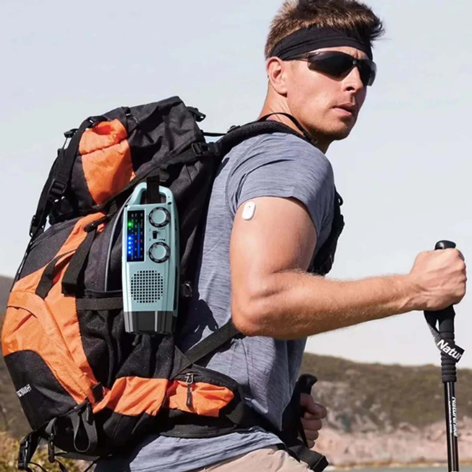 Radio Solar de Emergencia con Manivela, FM/AM/SW Portatil, Linterna LED 2000mAh Powerbank, SOS Alarma, IPX5